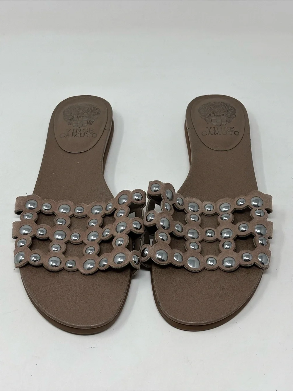 Vince Camuto VC-Ellanna studded leather sandals size 7.5 taupe